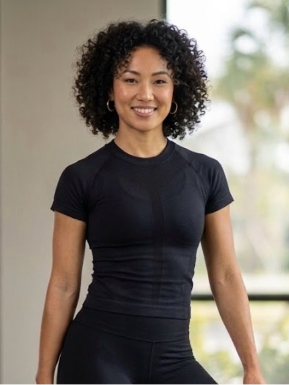 🌸 Women's Black Fitted Athletic Workout Top Short Sleeve Activewear Size Small